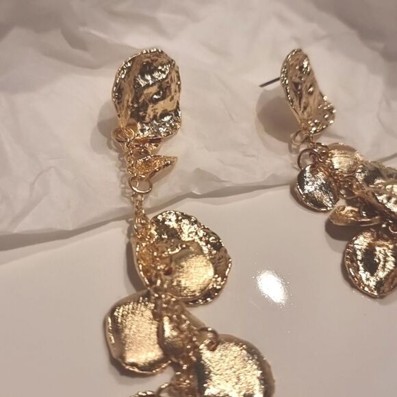 New ZARA Gold Hammered Pieces Fringe dangle earrings - Picture 4 of 9